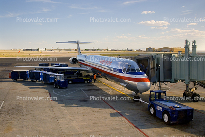 N584AA, American Airlines AAL, McDonnell Douglas MD-82, JT8D-217C, JT8D, Jetway, Airbridge