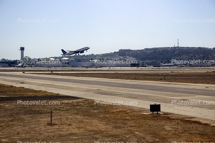 Long Beach Airport (LGB), Airbus A320 Series, Taking-off