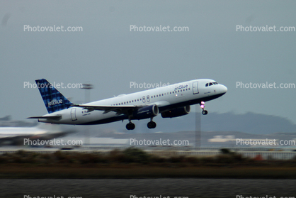 JetBlue Airways, Airbus A320-232, N593JB