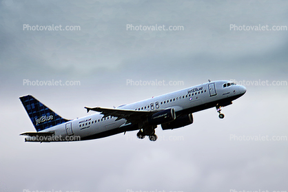 JetBlue Airways, Airbus A320-232, N593JB