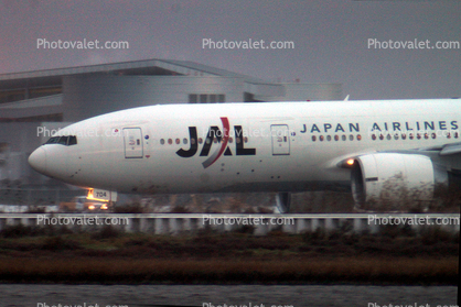 JA704J, Boeing 777-246/ER, Thrust Reversers Deployed, 777-200 series, GE90-94B, GE90