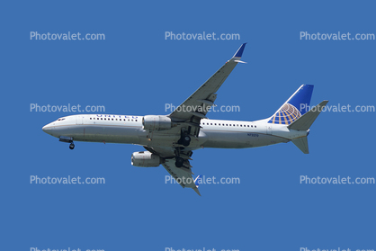 N73270, Boeing 737-824, 737-800 series, CFM56, UAL, Scimitar Winglets