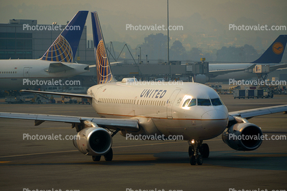 N824UA, United Airlines, A319 series