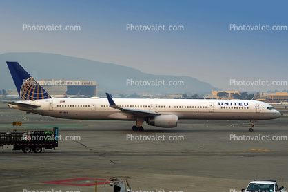 N78866, Boeing 757-33N, UAL, SFO, RB211-535E4C