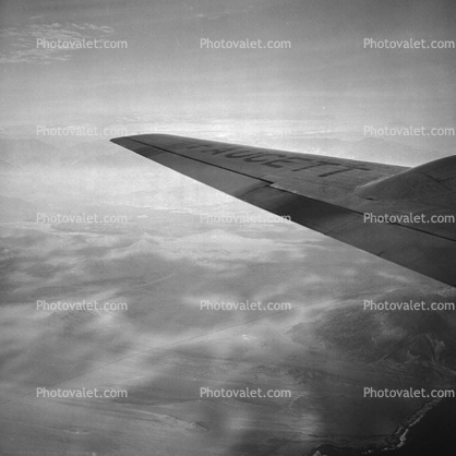 Faucett Airlines, OB-PAP, lone wing in flight