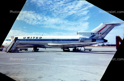 N7077U, United Airlines UAL, Boeing 727-22, 727-200 series, San Diego, 1969, 1960s