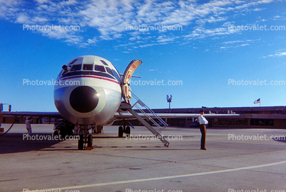 Douglas DC-9-31, N981PS, PSA, JT8D, head-on, San Diego, 1969, 1960s