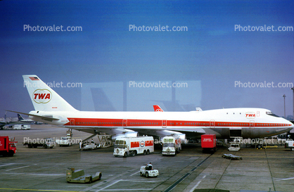 N93108, TWA, Boeing 747-131, 747-100 series, Esso Fuel Trucks, October 1970