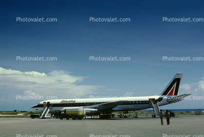 A DC-8 on the Tarmac in Somalia, I-DIWH, Douglas DC-8-62H, Alitalia Airlines, Mogadishu Somalia (MGQ), JT3D-3B s3, JT3D, 1981, 1980s