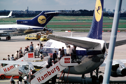 Rampstairs, ramp, Boeing 737, Boeing 727, Lufthansa, Passengers Boarding, Mobile Stairs, steps, Hamburg International Airport, Germany, 1981, 1980s