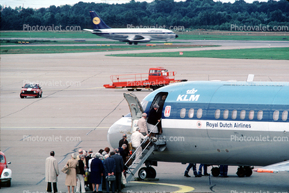 Boarding Passengers, PH-DNR, Douglas DC-9-33RC, KLM Airlines, Airstair, JT8D-9 s3, JT8D