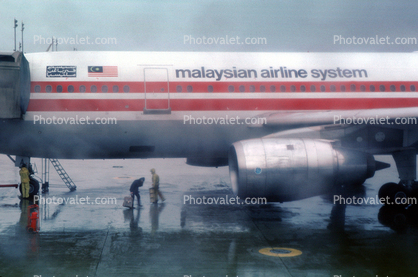malaysian airline-system MAS, wet, rainy, rain