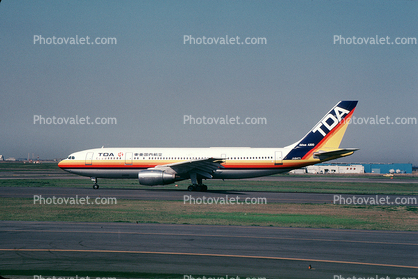 JA8471, Airbus A300B2K-3C, TDA, Toa Domestic Airlines, CF6-80C2R, CF6, 16 April 1982
