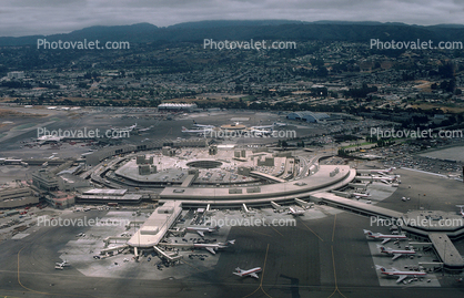 San Francisco International Airport (SFO), jetway, terminals, buildings, Airbridges, 3 August 1982