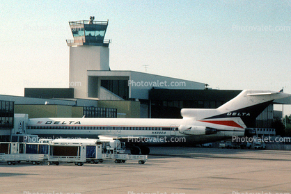N499DA, Boeing 727-232, Delta Air Lines, Control Tower, JT8D-15 s3, JT8D, 727-200 series