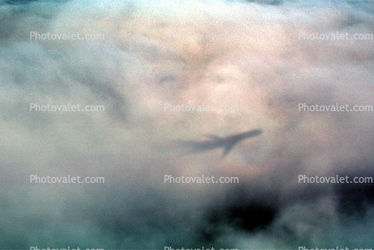 Boeing 727, Shadow in the Clouds