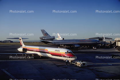 (DC-9-81), N480AC, McDonnell Douglas MD-82, Air California ACL, JT8D-217C, JT8D, tow tractor, Pushertug, pushback tug, tractor