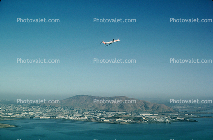 PSA, Pacific Southwest Airlines, Douglas DC-9, San Francisco International Airport (SFO), San Bruno Mountain