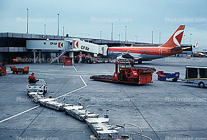 Canadian Pacific, Boeing 737-200, Jetway, Terminal, Airbridge