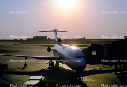 Boeing 727, Braniff International Airways, jetway, Airbridge