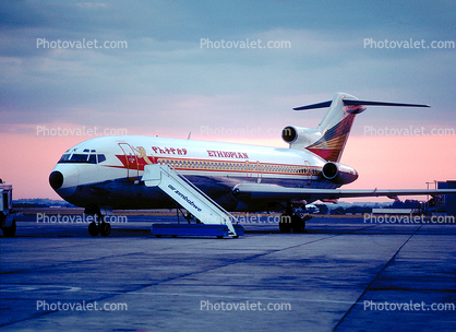 ET-AHK, Mobile Stairs, Boeing 727-260, Rampstairs, ramp, JT8D, 727-200 series