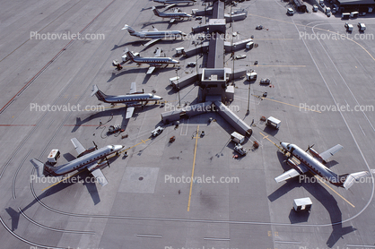 N327AU, Boeing 737-2B7, US Airways, 737-200 series, JT8D Belt Loader, cart, JT8D