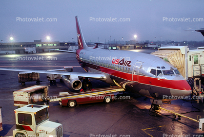 N327AU, Boeing 737-2B7, US Airways, 737-200 series, JT8D, Belt Loader