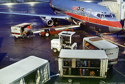 N327AU, Boeing 737-2B7, US Airways, 737-200 series, JT8D, Belt Loader