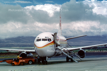 Boeing 737-297, 737-200 series, Aloha Airlines, Funjet, JT8D-9A, JT8D, Kahului International Airport (OGG), N73711