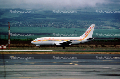N73714, Boeing 737-222, Aloha Airlines, 737-200 series, JT8D-9A, JT8D, Kahului International Airport (OGG)