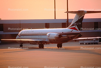 N3335L, Delta Air Lines, Douglas DC-9-32