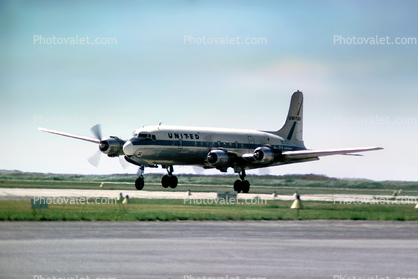 N37573, Douglas DC-6B, United Airlines, Landing, 1966, 1960s