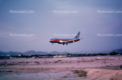 N238WA, Boeing 737-247, 737-200 series, Western Airlines WAL, JT8D, landing