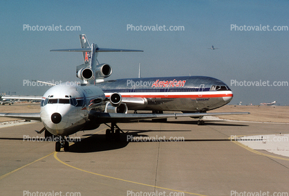 Jets lined up for take-off, American Airlines AAL, Boeing 727, Douglas DC-10, December 2, 1986
