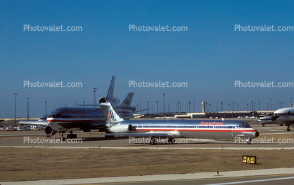 American Airlines AAL, Douglas DC-10, MD-80, December 2, 1986