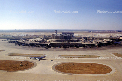 Terminals, Hyatt Regencey DFW, buildings, Dallas Fort Worth International Airport, December 2, 1986