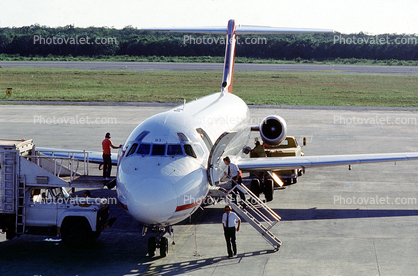 N1334U, Douglas DC-9-31, Cancun, Northwest Airlines NWA, Airstair, JT8D-7B s3, JT8D