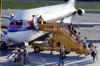 N7447U, Boeing 727-222, UAL, Cancun, JT8D-15 s3, JT8D, Rampstairs, ramp, Mobile Stairs