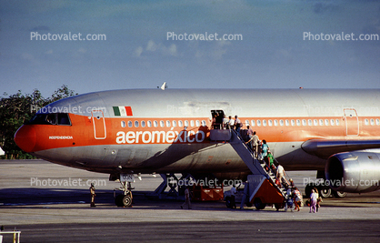 N1003N, Douglas DC-10-15, Cancun, Independencia, Mobile Stairs, Rampstairs, ramp, CF6