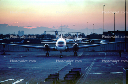 Convair CV-580, Denver Stapleton, United Express, N5814