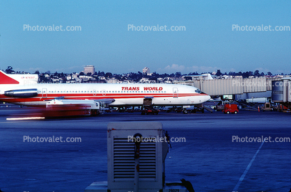 Trans World Airlines TWA, Boeing 727-231, N74317, jetway, Airbridge, 727-200 series