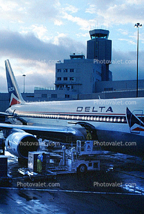 Boeing 767, Delta Air Lines, San Francisco International Airport (SFO), Control Tower