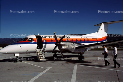 N271UE, Embraer EMB-120RT Brasilia, United Express, Santa Barbara, California, Airstair