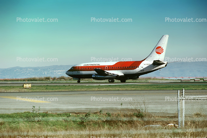 N7302F, Boeing 737-222, San Francisco International Airport (SFO), JT8D-7B, JT8D, 737-200 series