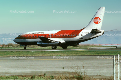 N7302F, Boeing 737-222, San Francisco International Airport (SFO), JT8D-7B, JT8D, 737-200 series