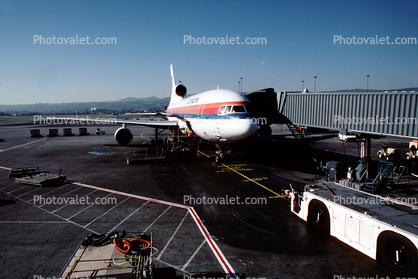 United Airlines UAL, Lockheed L-1011, jetway, pusher tug, pushback, Airbridge