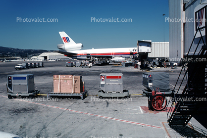 boxes, United Airlines UAL, Douglas DC-10, (SFO)