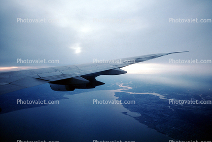 Lone Wing in Flight, Flaps, Ailerons, Boeing 747