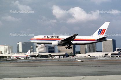 N613UA, United Airlines UAL, Boeing 767-222, (LAX), Boeing 767-200 series, JT9D-7R4D, JT9D