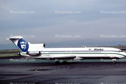 N325AS, Boeing 727-247, Alaska Airlines ASA, San Francisco International Airport (SFO), JT8D-9, JT8D, 727-200 series